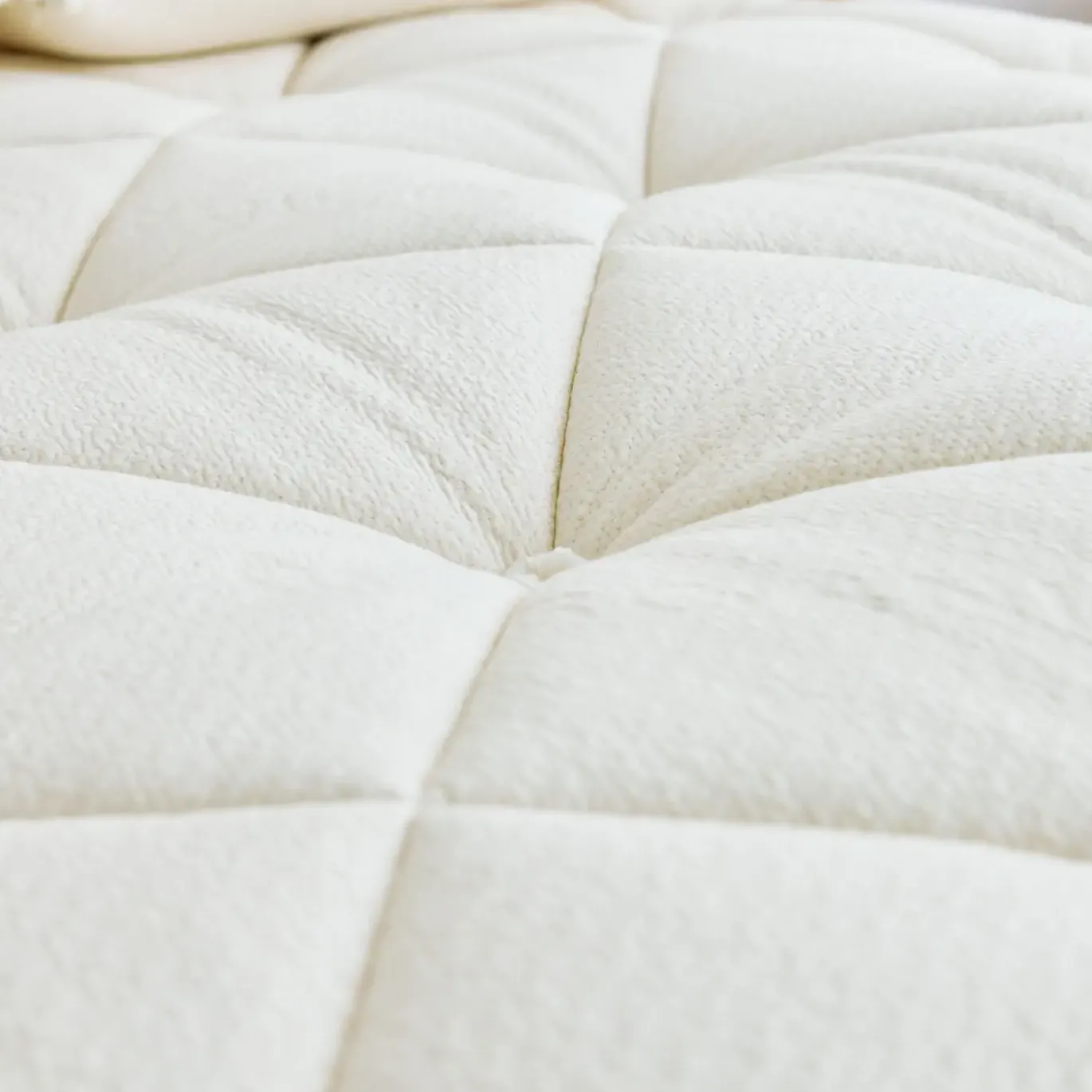 Avocado Luxury Organic Medium Eastern King Mattress