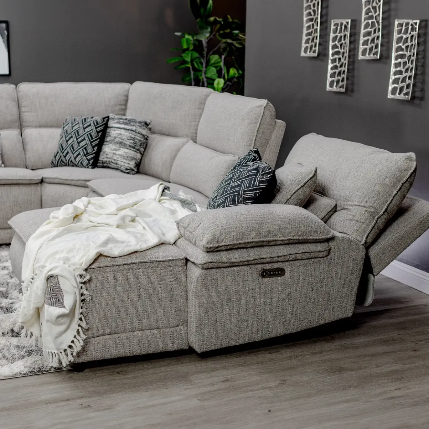 Goliath 3pc Power Sofa Right Arm Facing Chaise
